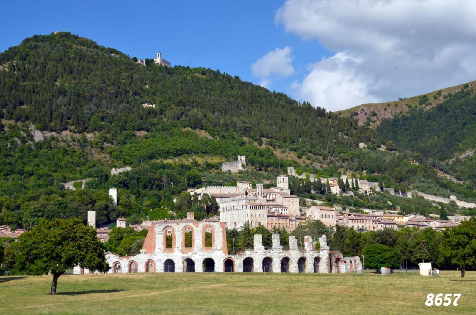 La Dimora Di Pietra Gubbio Exterior foto